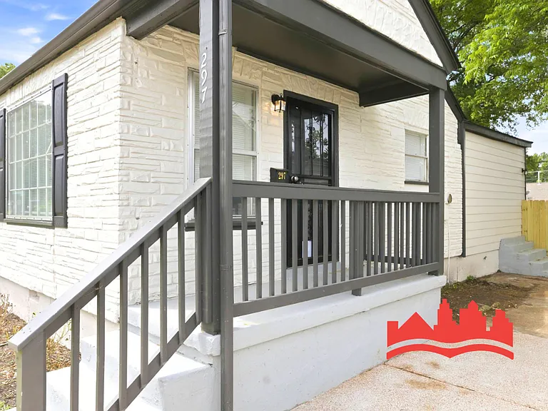 297 Eastview St — Photo 4
