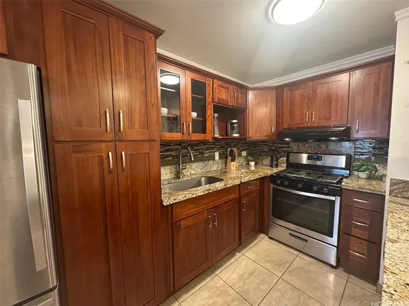 2465 Kuhio Ave #304, Honolulu, HI 96815