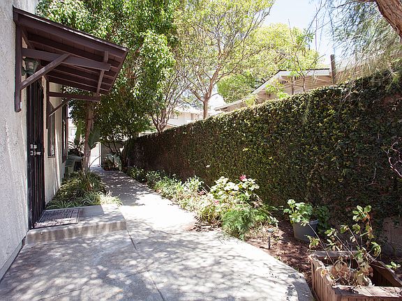 5th image of 711 E Tujunga Ave APT A