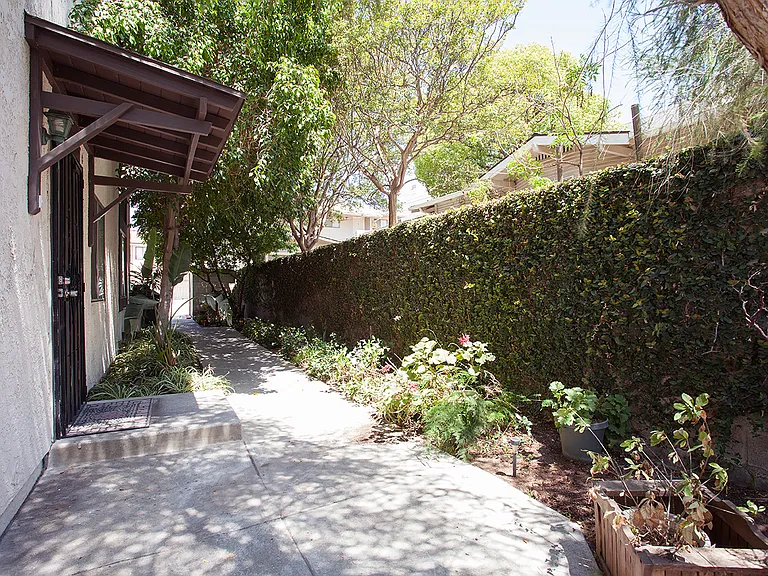 711 E Tujunga Ave #A — Photo 5
