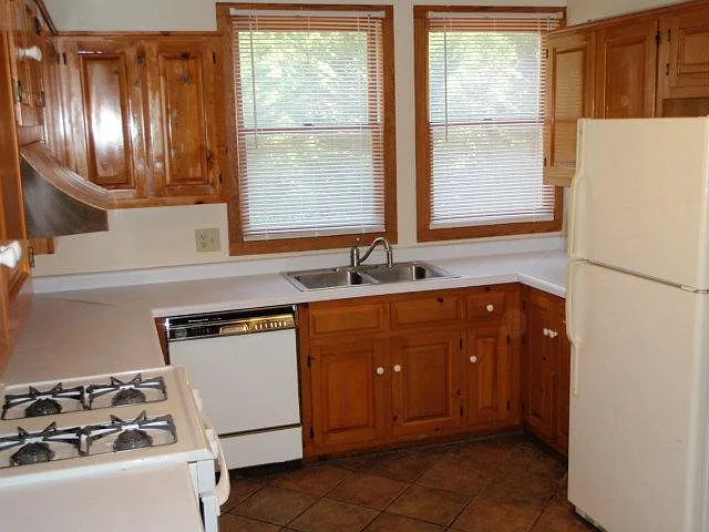 243 E Cloverhurst Ave — Photo 4