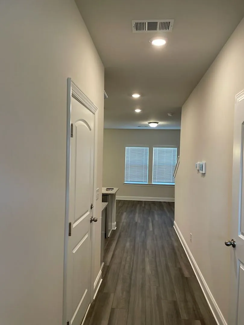 Modern 3-Bedroom Home with an Open Kitchen & Attached Garage — Photo 2