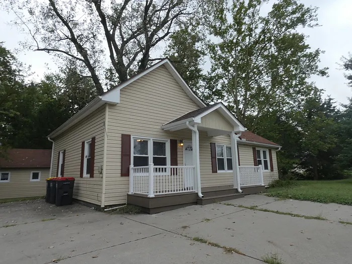 3 bed, 1.0 bath, 970 sqft, $1,650 — Photo 1