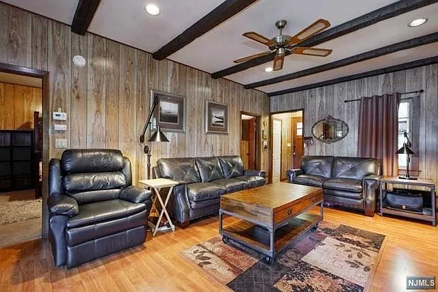 137 Lakeview Ave — Photo 4
