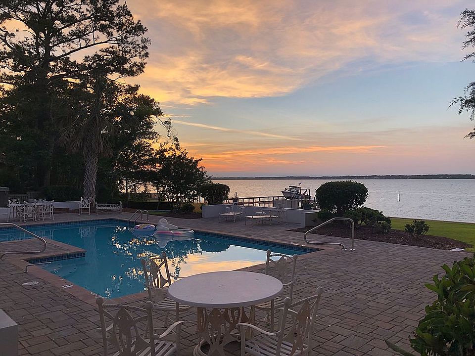 2nd image of 228 Oakleaf Dr