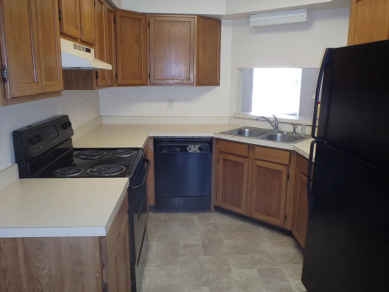 831 Claybrook Ct — Photo 5