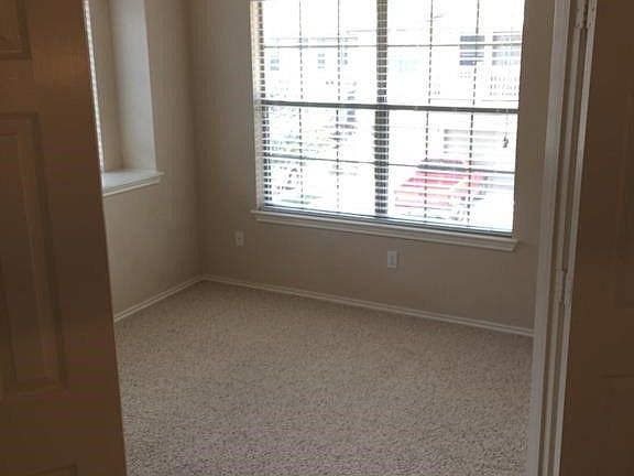 3rd image of 1310 Parmer Ln #8C