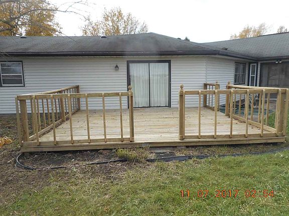 3rd image of 610 W Darrell Dr