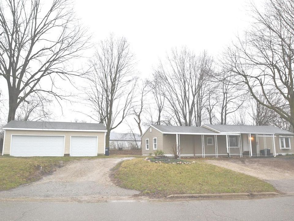 1st image of 840 Brice St