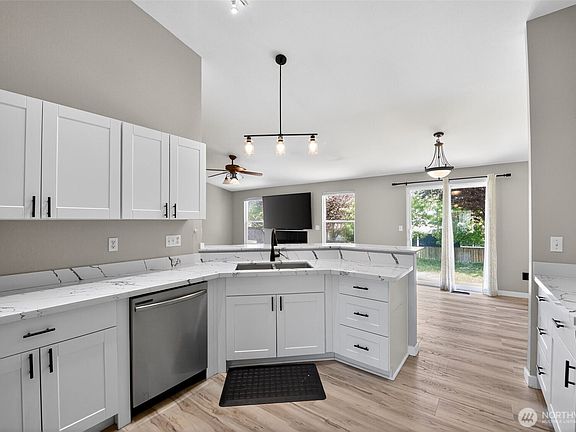5th image of 926 Chatham Dr SE
