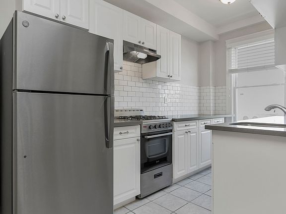 4th image of 2363 Van Ness Ave APT 203