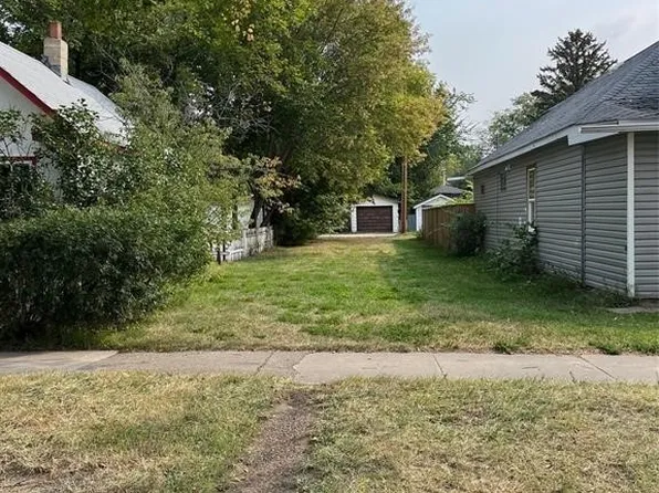 320 J Avenue S, Saskatoon, SK S7M 2A5