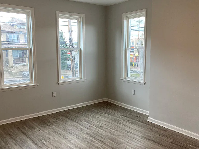 2850 Broadway Ave #2 — Photo 4