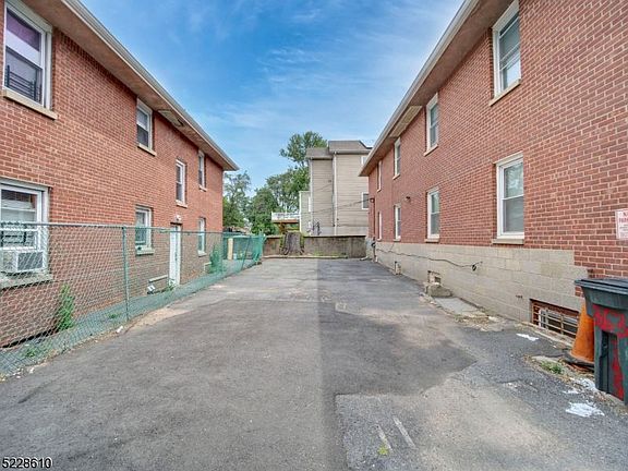 2nd image of 353 N Grove St #4