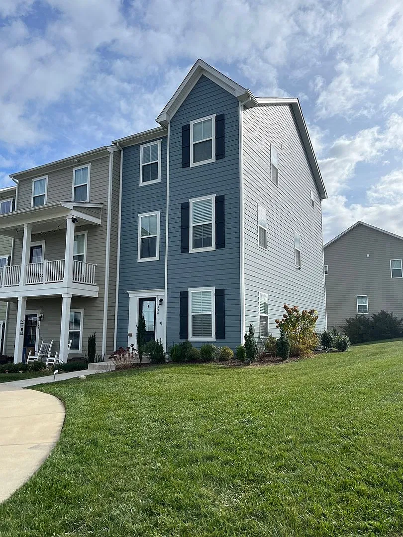 Fabulous townhome in Clifton Subdivision — Photo 2