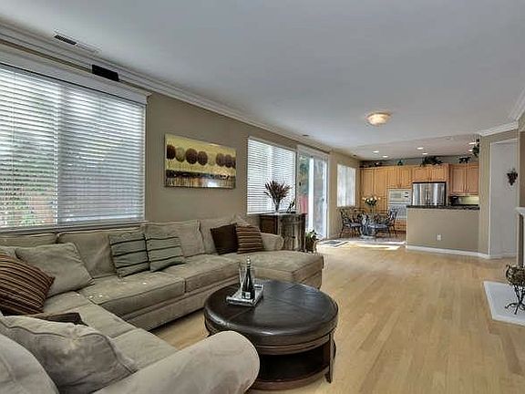 4th image of 350 Huckleberry Dr #2