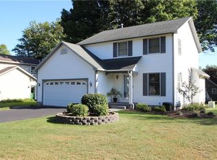 25 Cheshire Ln, Rochester, NY 14624