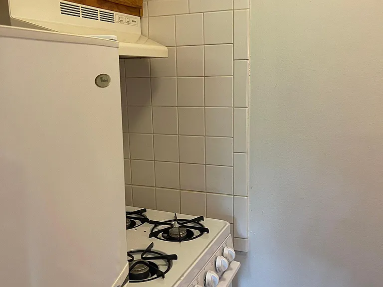 476 E Columbus St — Photo 12