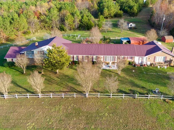 389 Delta Dr, Hurt, VA 24563