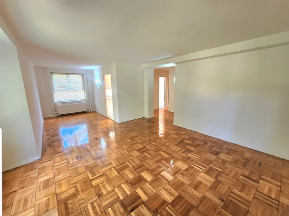 193-15 69th Ave, Fresh Meadows, NY