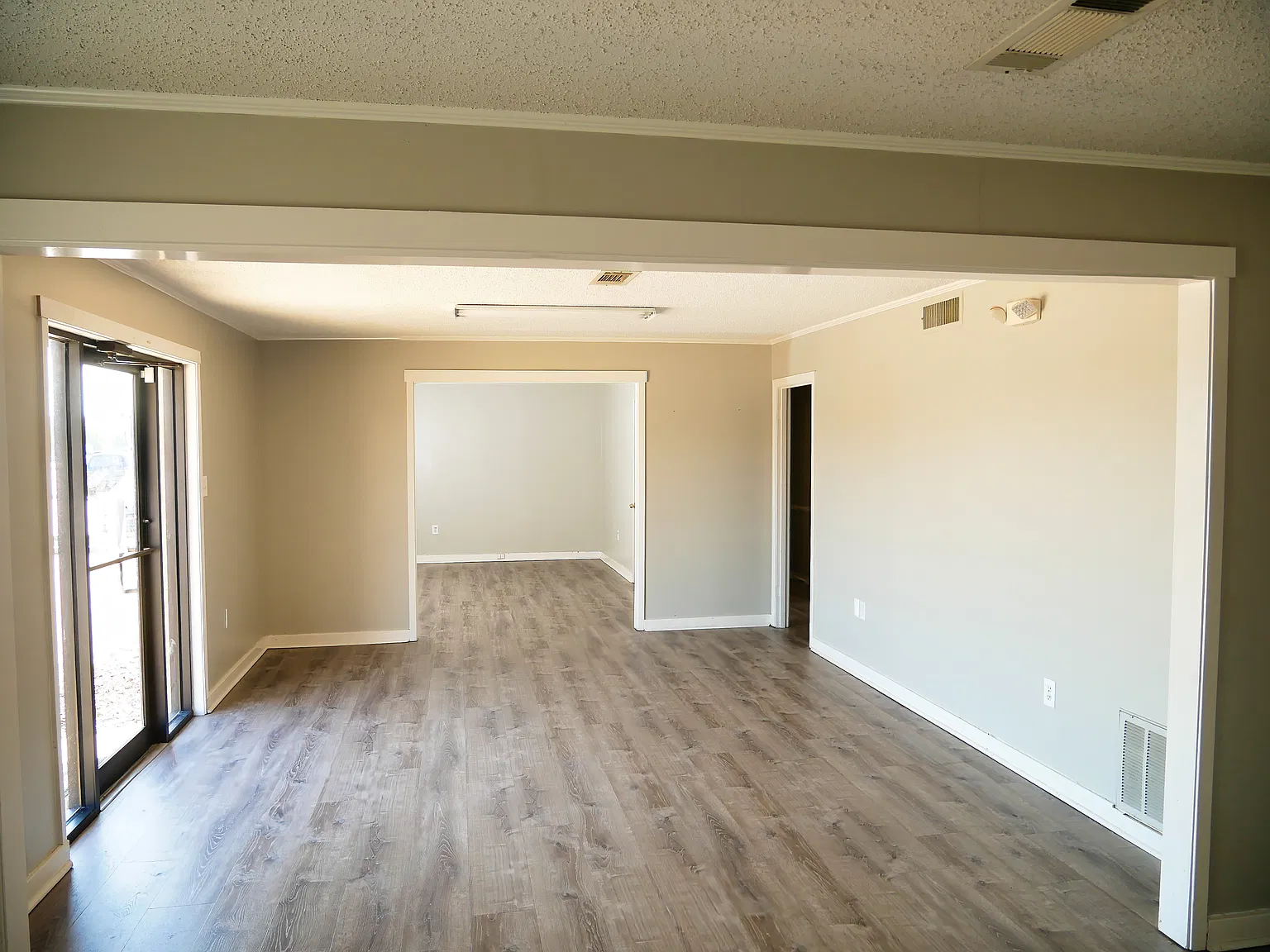 Studio, 1170 sqft, $1,525 — Photo 4