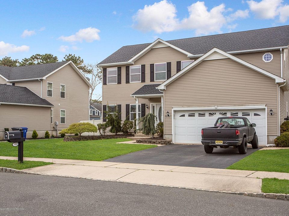 1st image of 10 Maryann Pl
