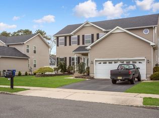 10 Maryann Pl, Toms River, NJ 08753