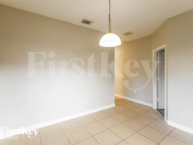 216 SE 32nd Ter — Photo 6