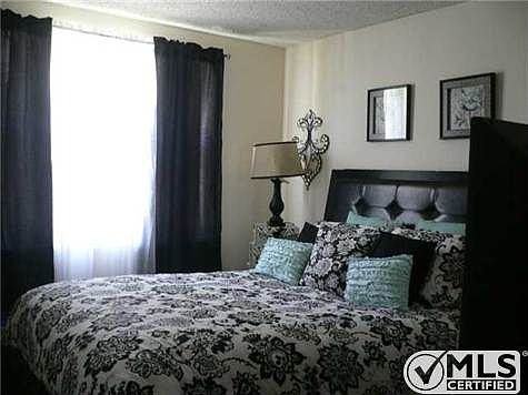 3rd image of 724 Executive Center Dr APT 33