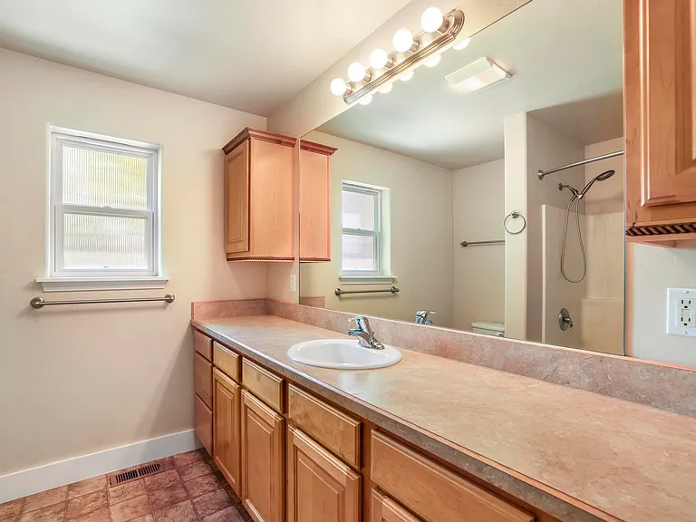 1107 Bailey Ave — Photo 22