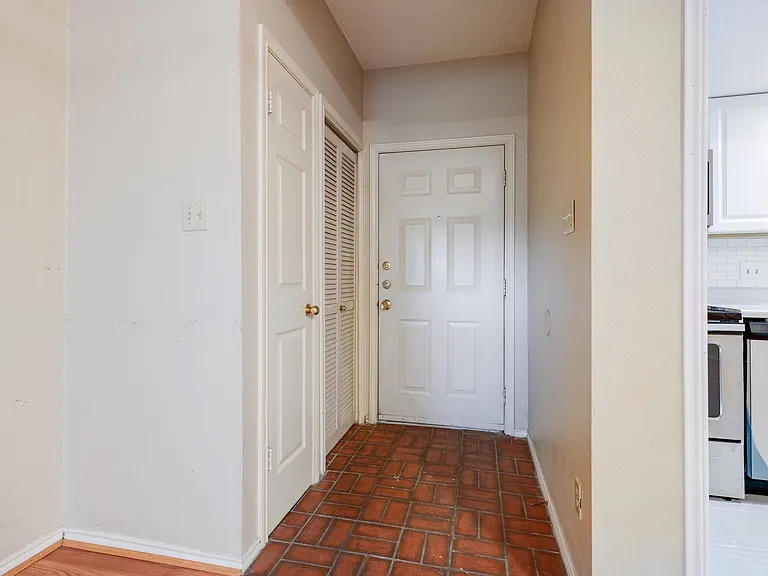 706 W 22nd St #202 — Photo 10
