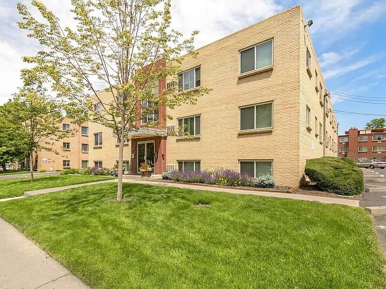 Broadmoor Plaza Apartments — Photo 22