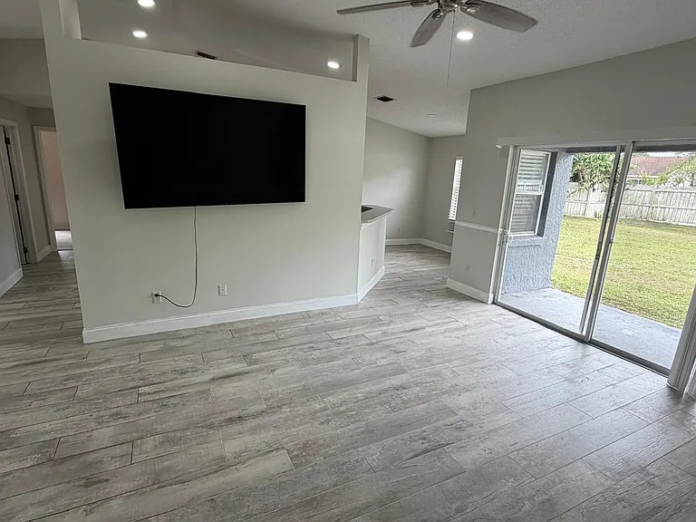 10132 Cypress Glen Pl — Photo 11