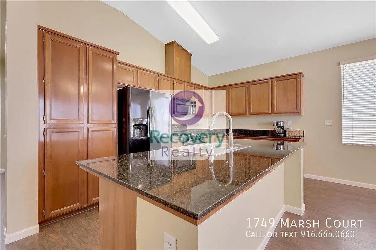 Popular Edgewater Community in Marysville — Photo 2