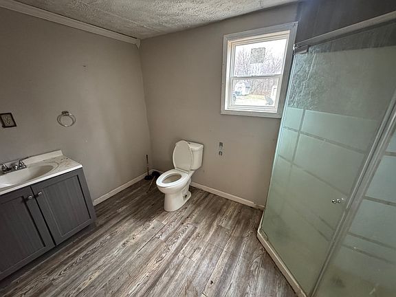 4th image of 68 Davis Cir