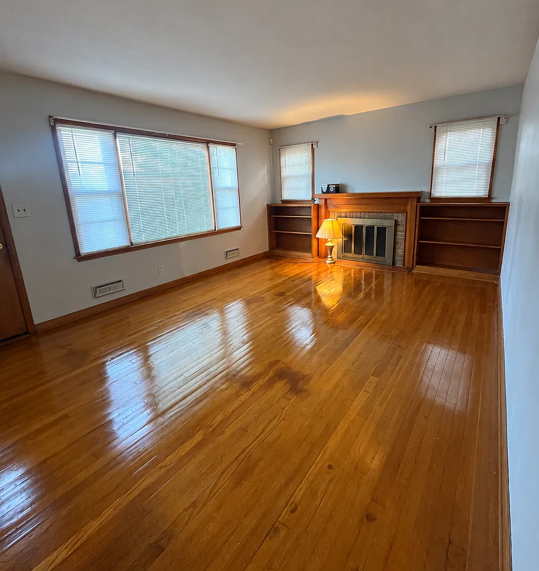 3 bed, 900 sqft, $1,300 — Photo 3