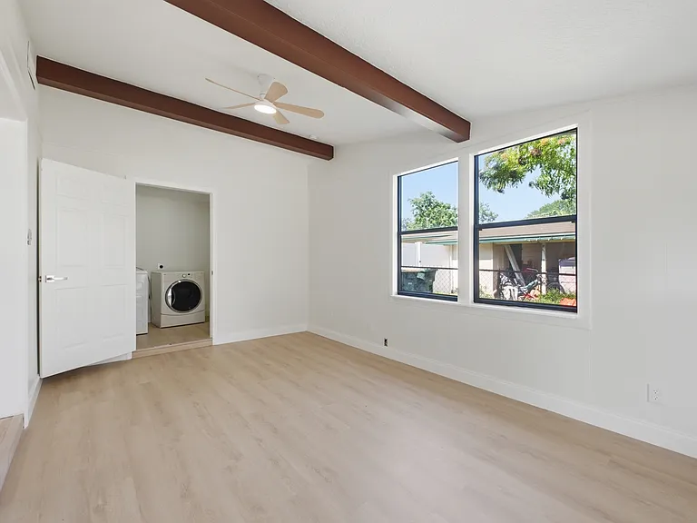 10945 Indies Dr S — Photo 7
