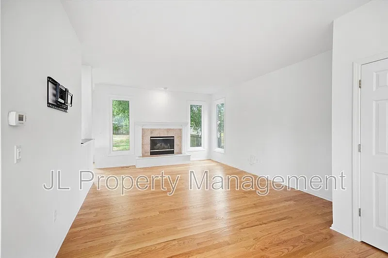 4 bed, 2.5 bath, 2231 sqft, $2,849 — Photo 2