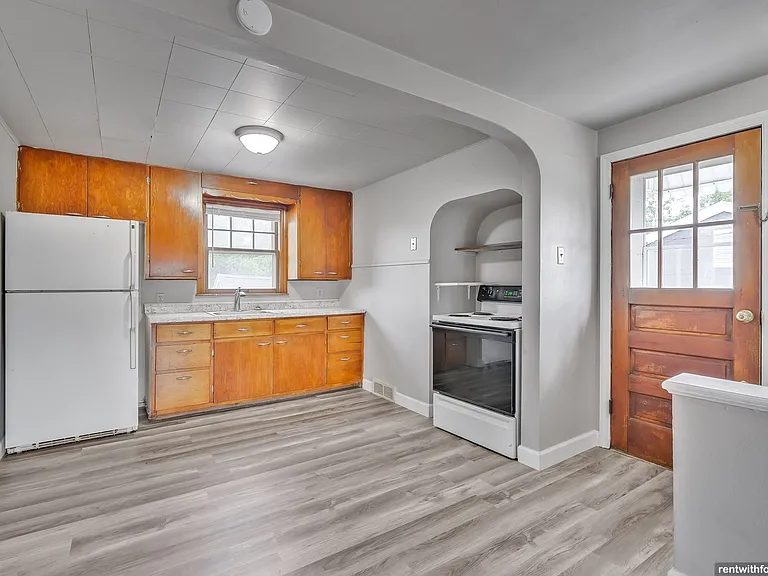 524 Harrison St — Photo 1
