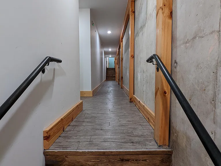 116 E Market St — Photo 24