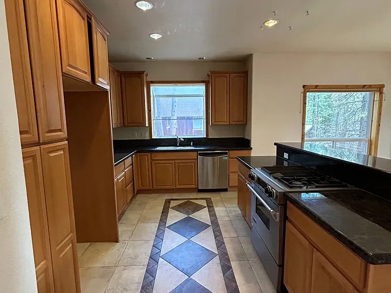 1513 Crystal Air Dr — Photo 6