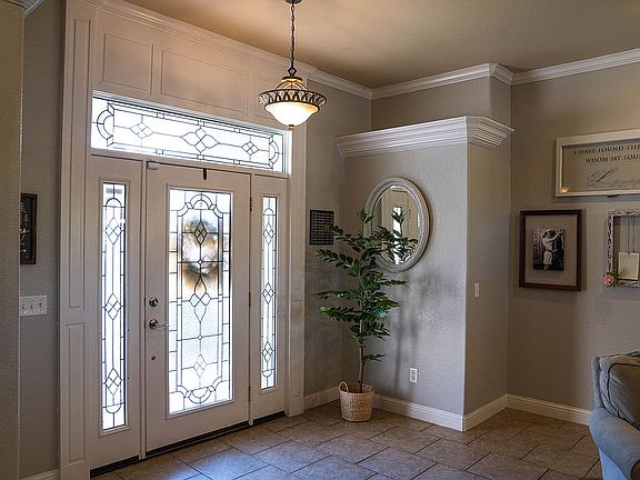 4th image of 24 Tiffany Ln