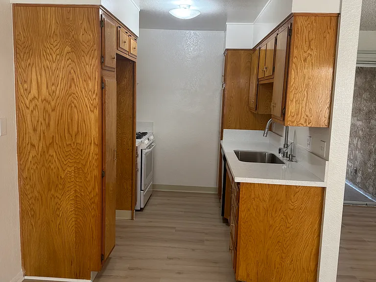 452 E Cypress Ave #C — Photo 3