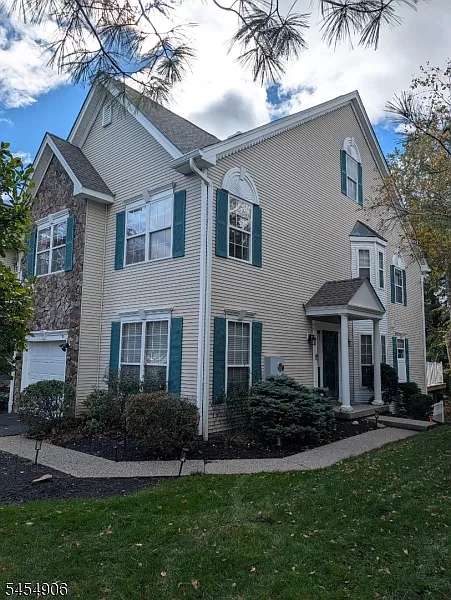 3 bed, 2.5 bath, $4,300 — Photo 1