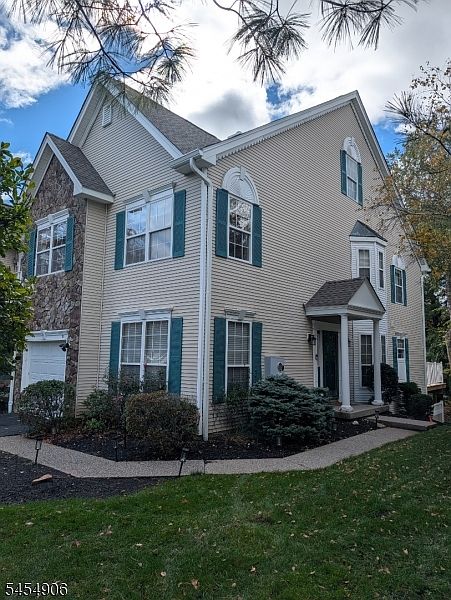 1st image of 34 Mayflower Dr
