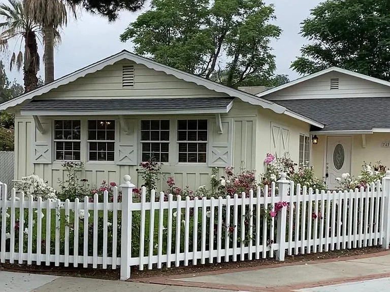 7423 Quimby Ave — Photo 3