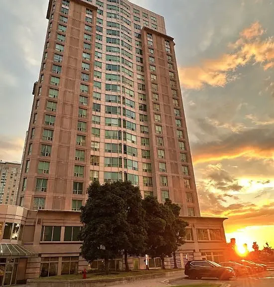 18 Lee Centre Dr #2110 — Photo 1