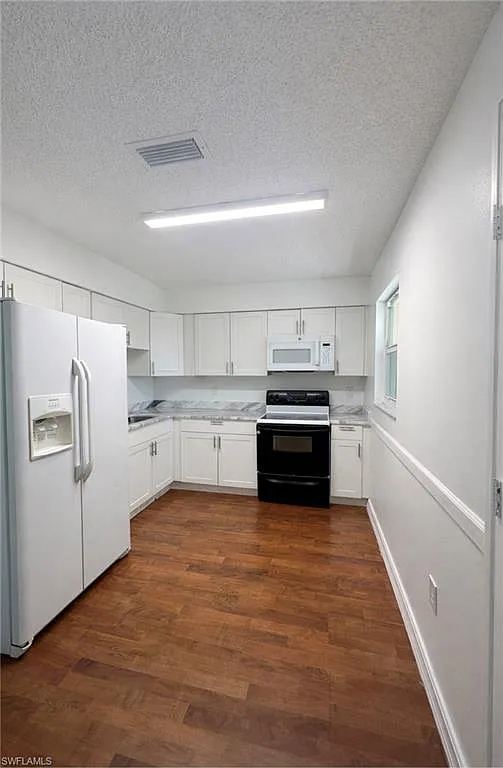 2 bed, 1.0 bath, 594 sqft, $1,650 — Photo 2