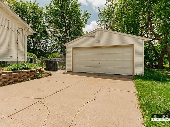 4th image of 5305 Roose St