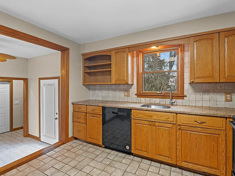 62 Brookside Ave E — Photo 14